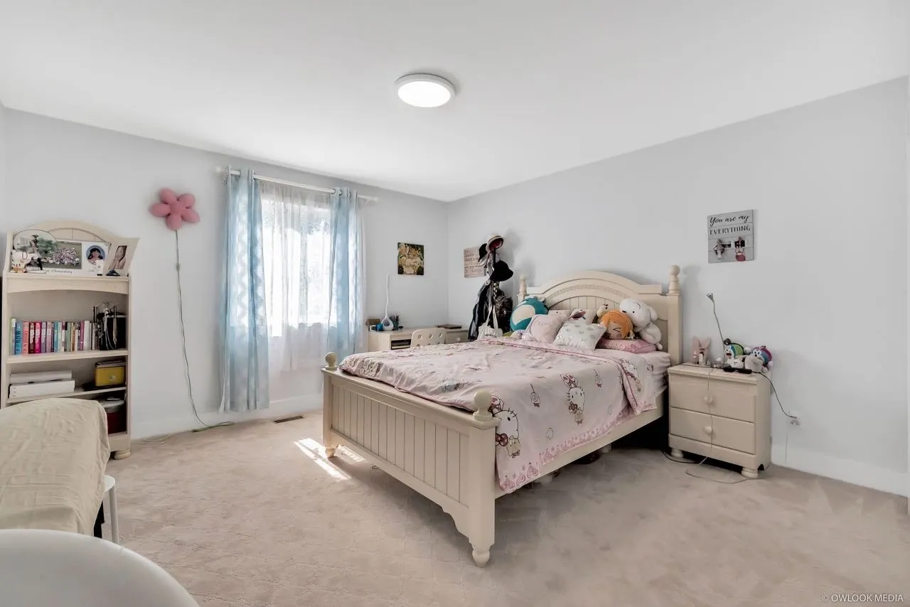 9 7833 St. Albans Road