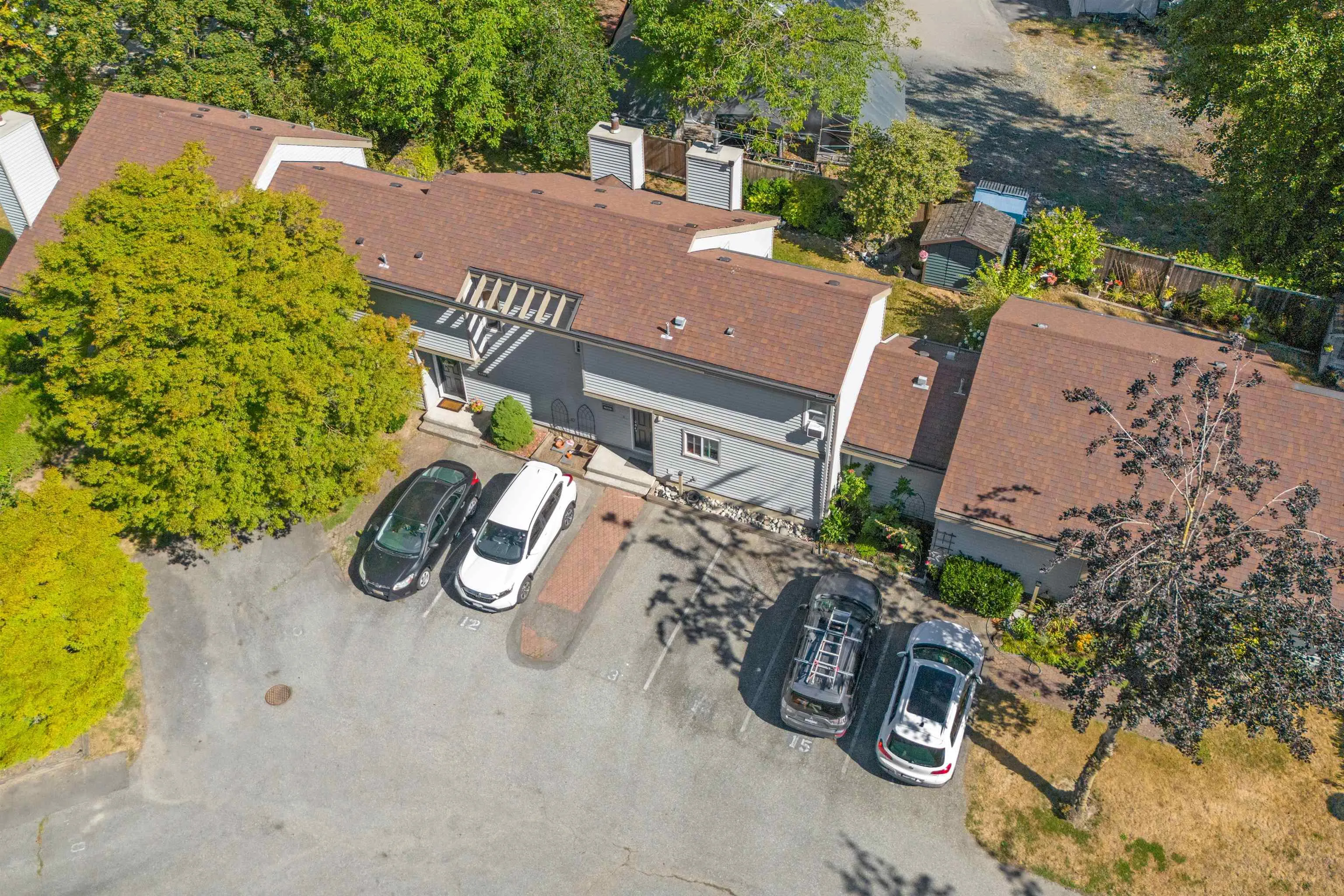 6233 E Greenside Drive