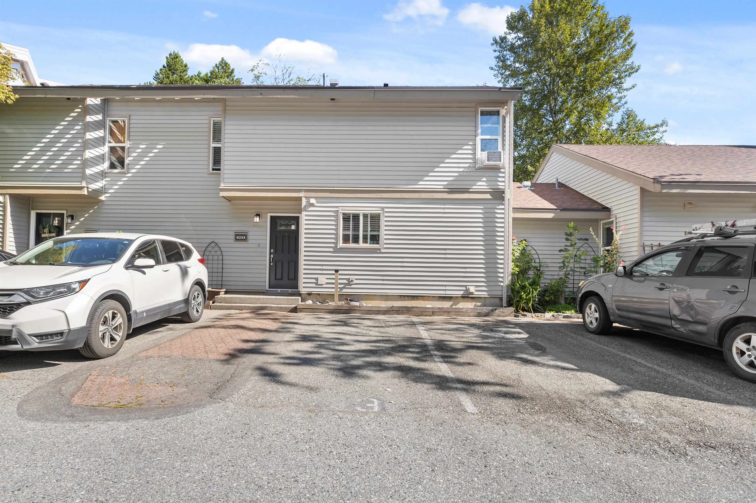 6233 E Greenside Drive