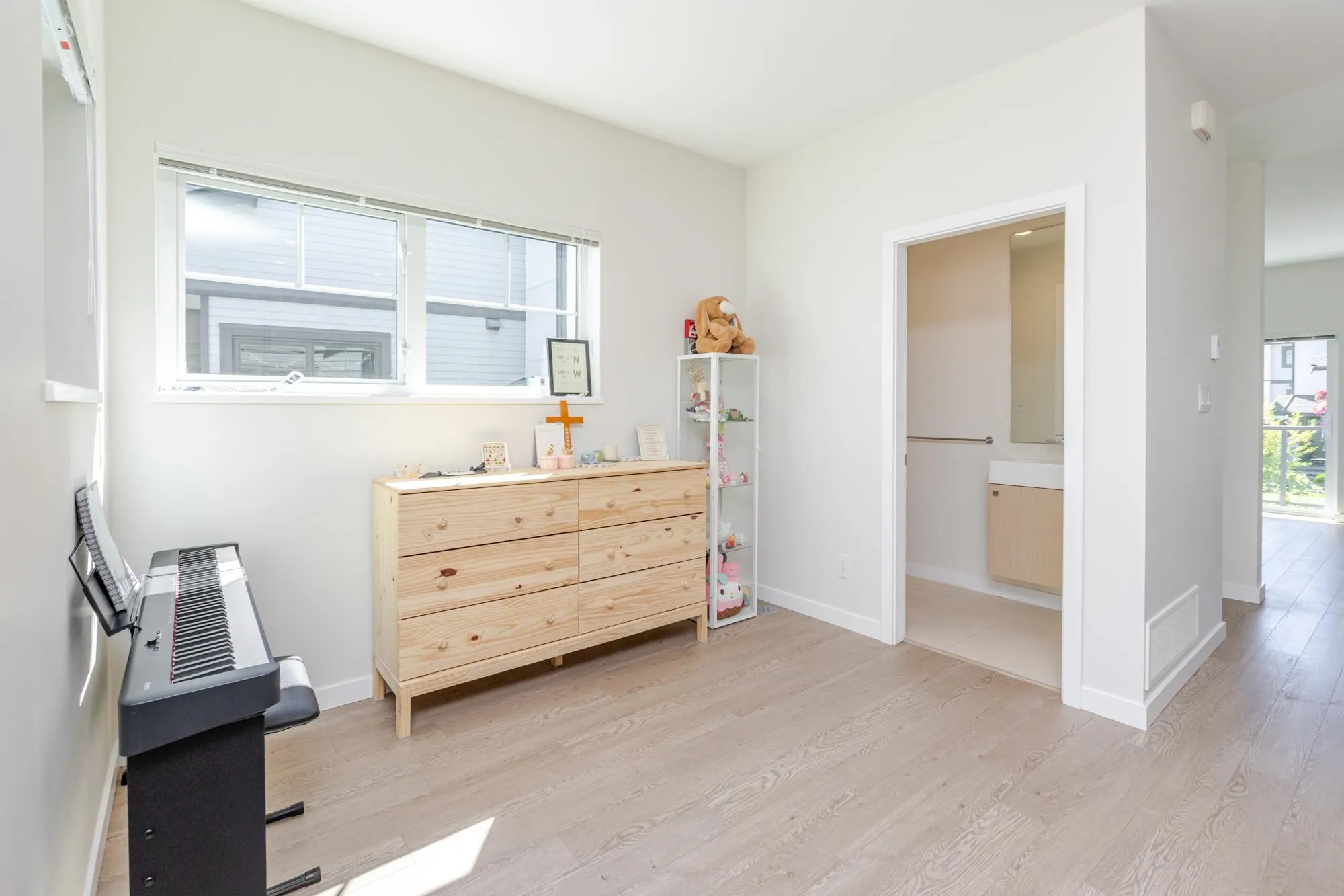 50 19451 Sutton Avenue