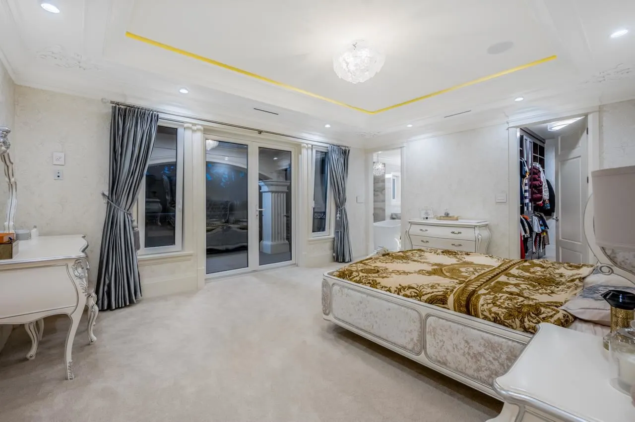 7431 Sunnymede Crescent