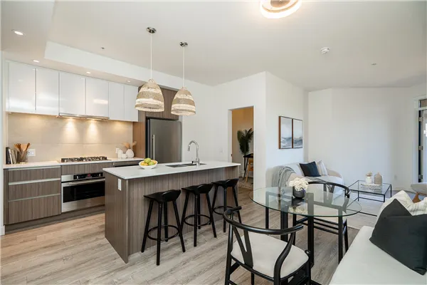 401 516 Foster Avenue