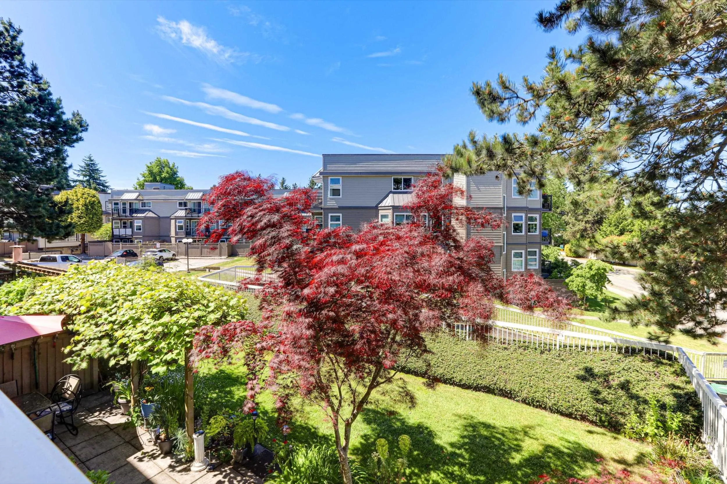 212 1860 E Southmere Crescent