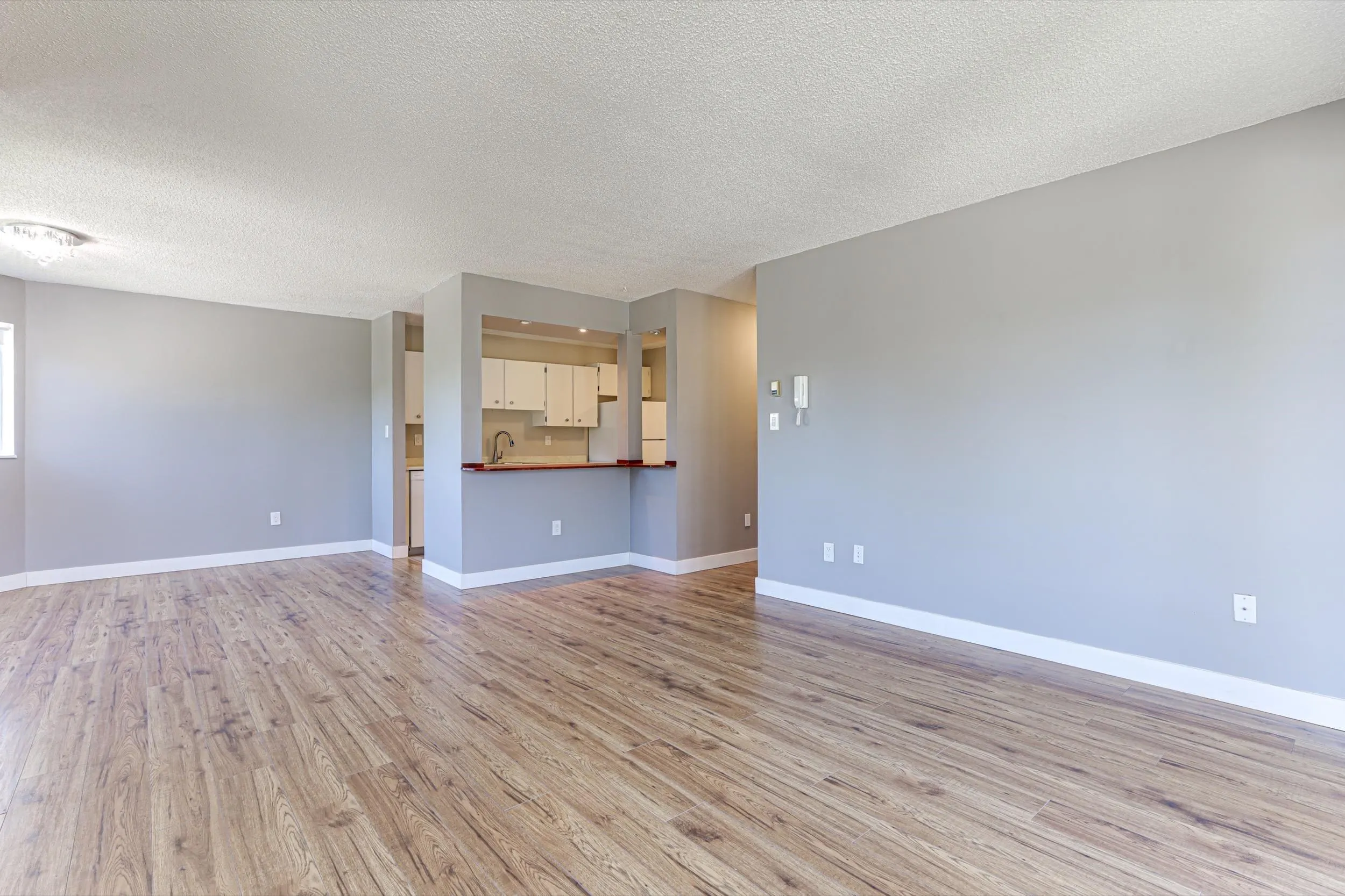 212 1860 E Southmere Crescent