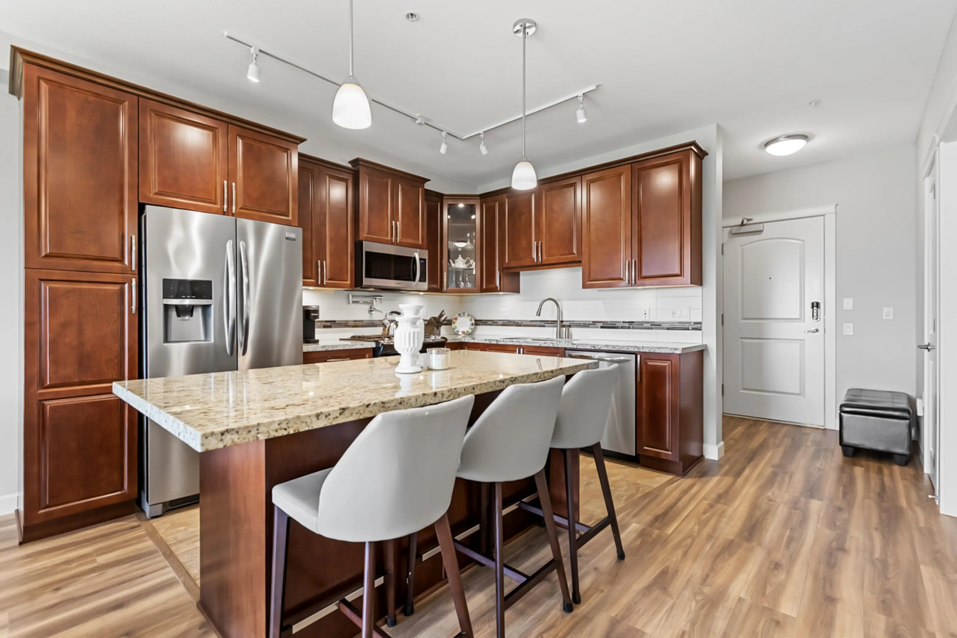 527A 8157 207 Street