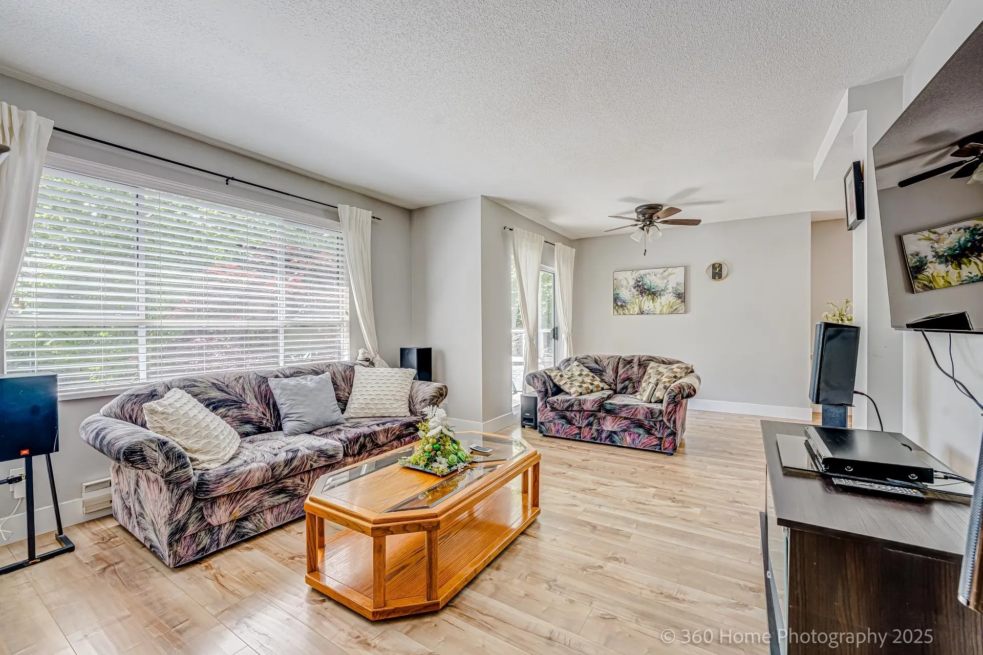 6 5671 Ladner Trunk Road