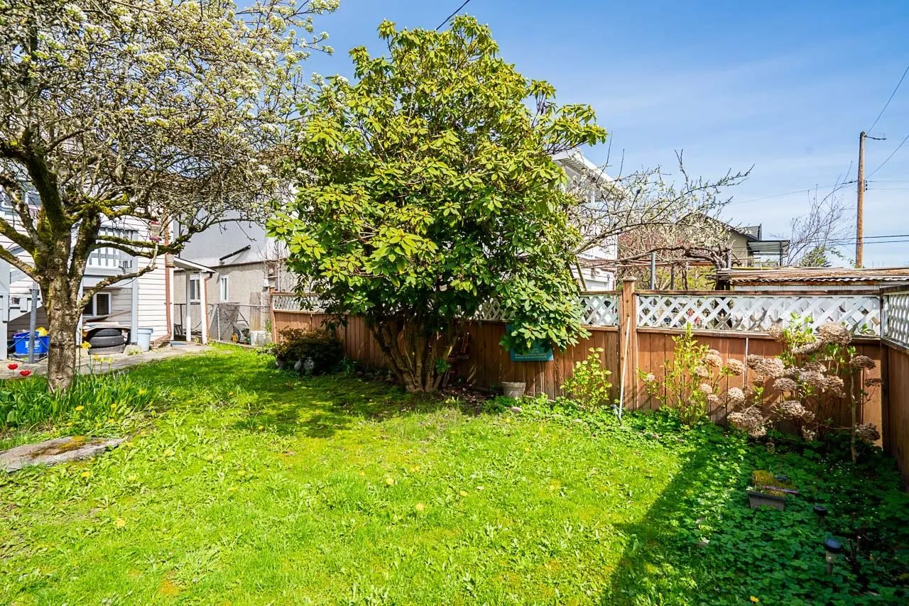 486 E King Edward Avenue