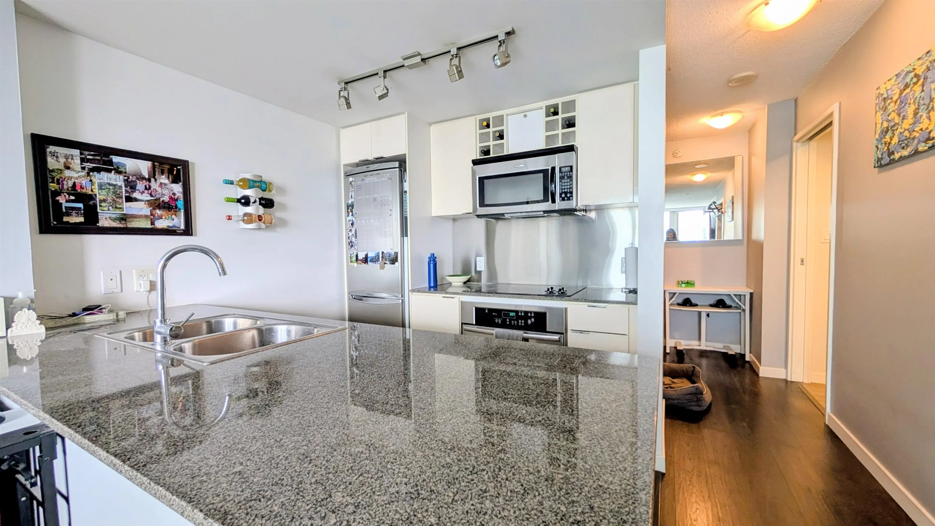 3301 233 Robson Street