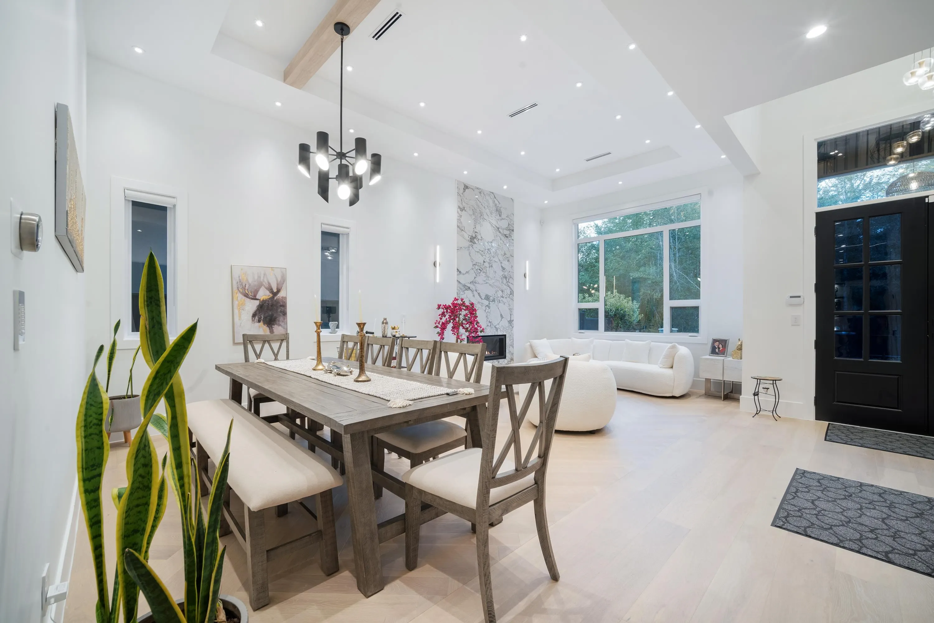 14022 20a Avenue