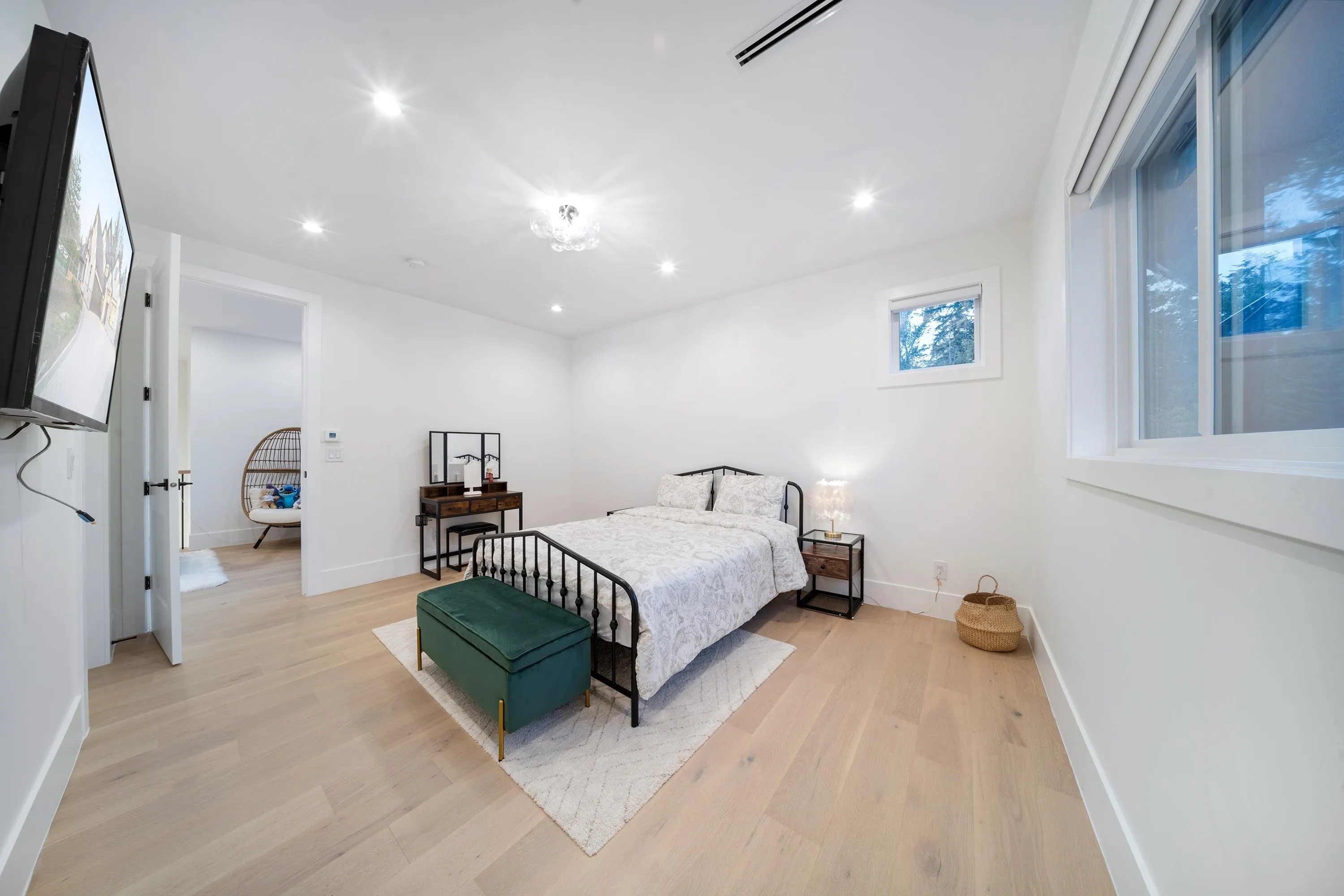14022 20a Avenue