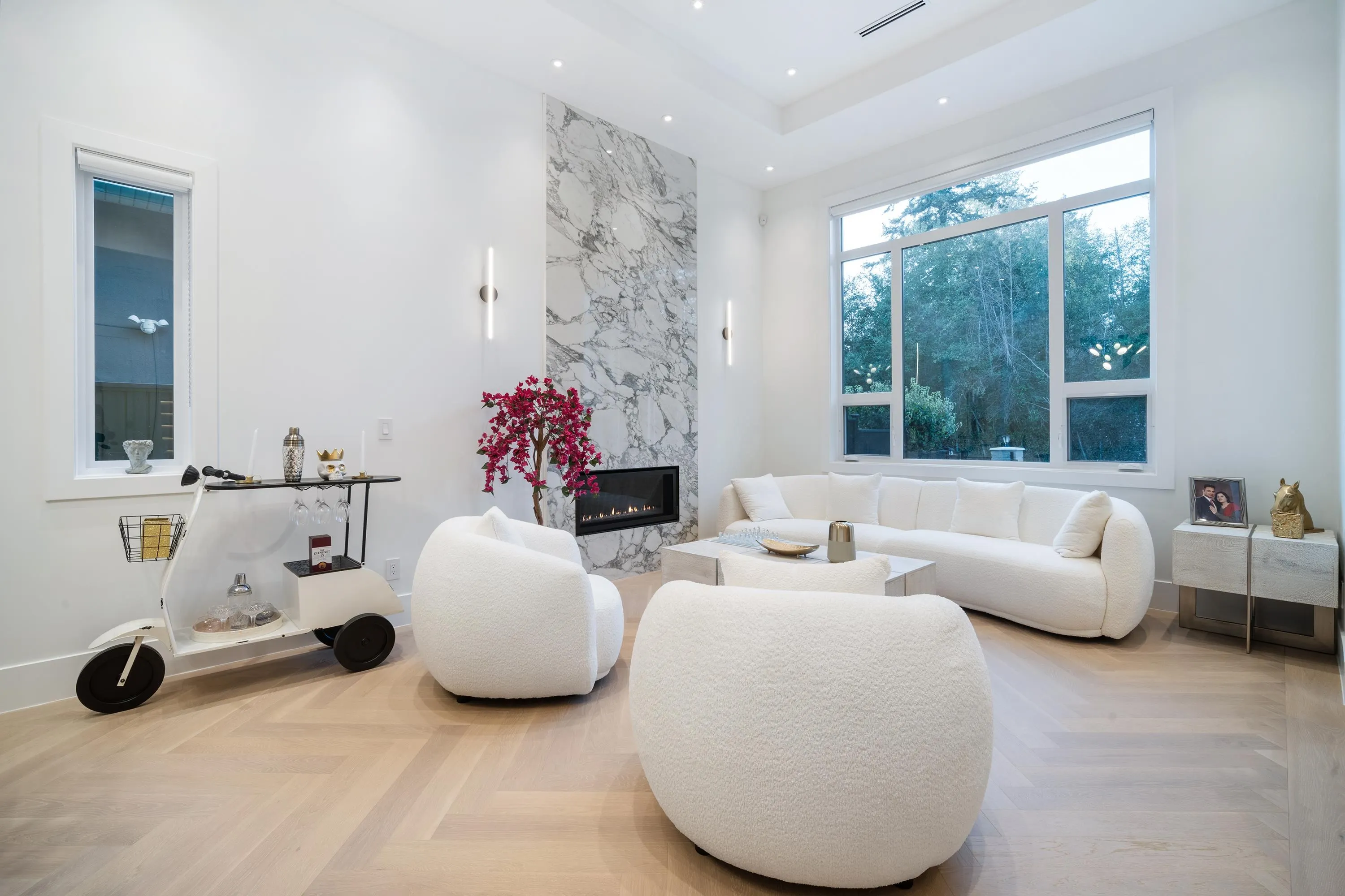 14022 20a Avenue