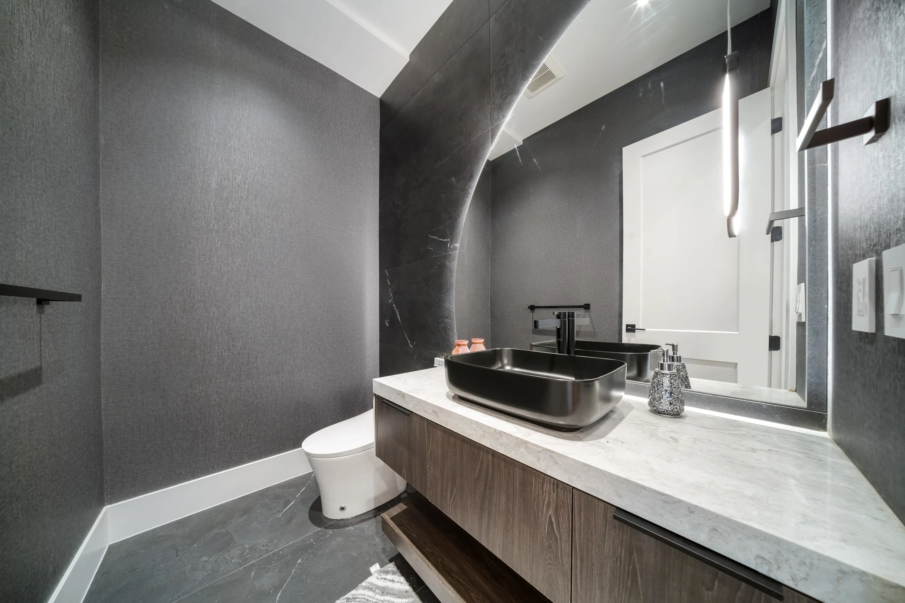 14022 20a Avenue
