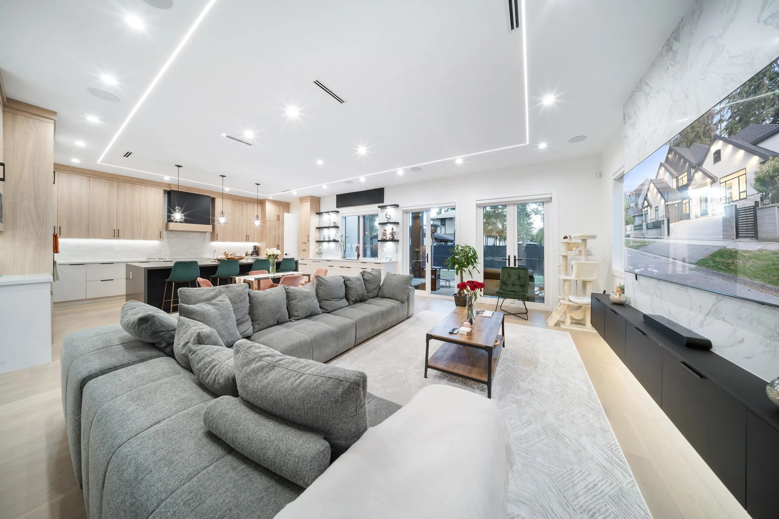 14022 20a Avenue