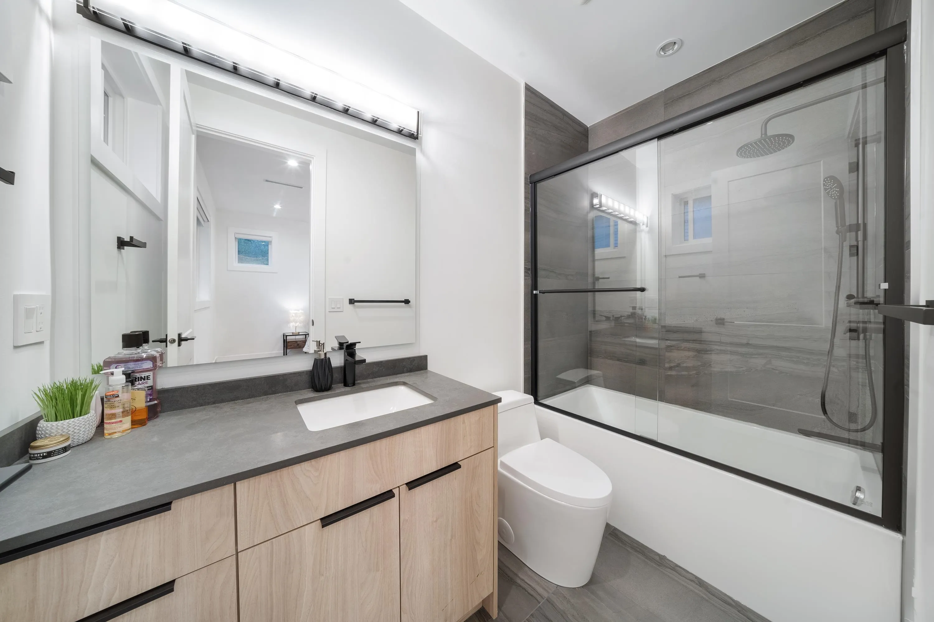 14022 20a Avenue