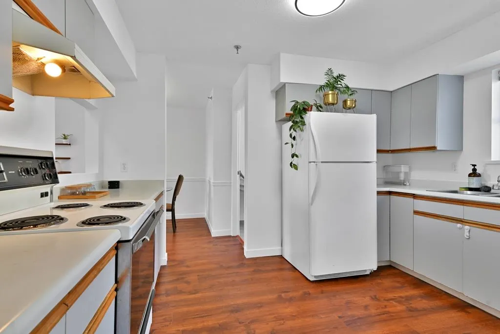 213 22661 Lougheed Highway