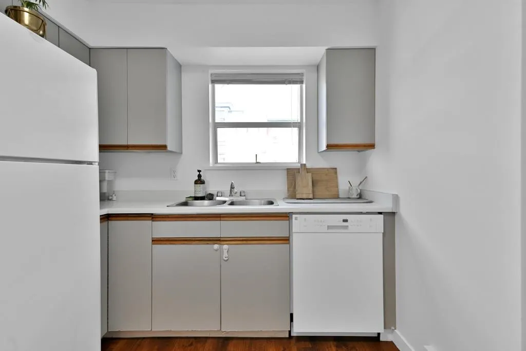 213 22661 Lougheed Highway