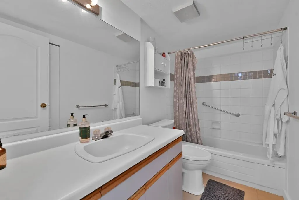 213 22661 Lougheed Highway