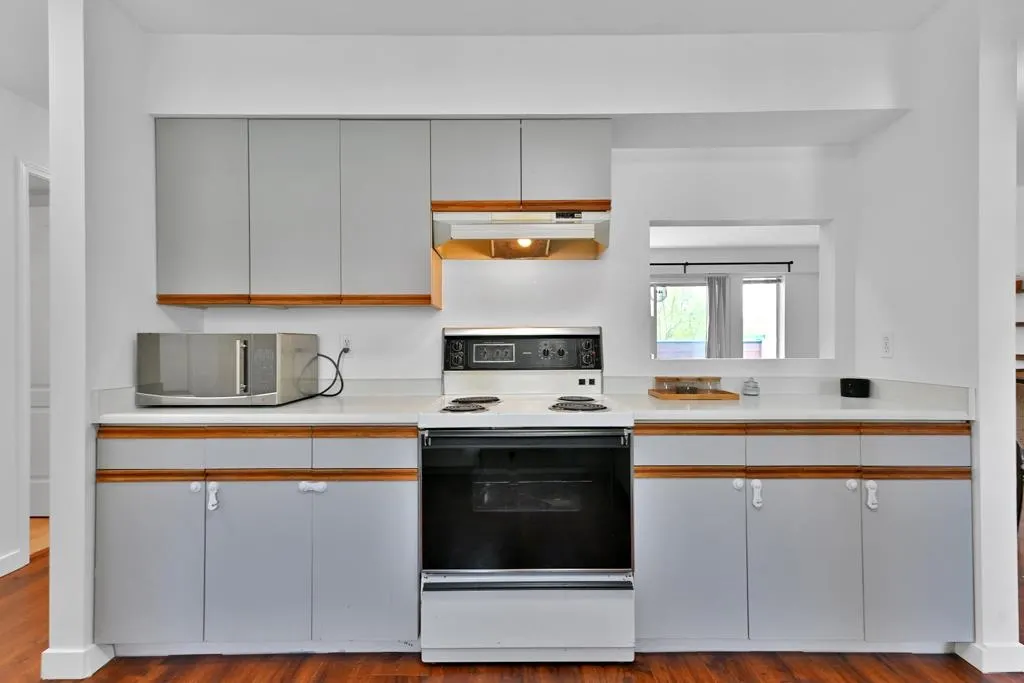213 22661 Lougheed Highway