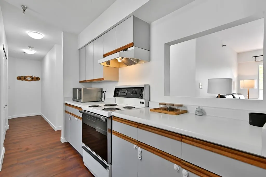 213 22661 Lougheed Highway