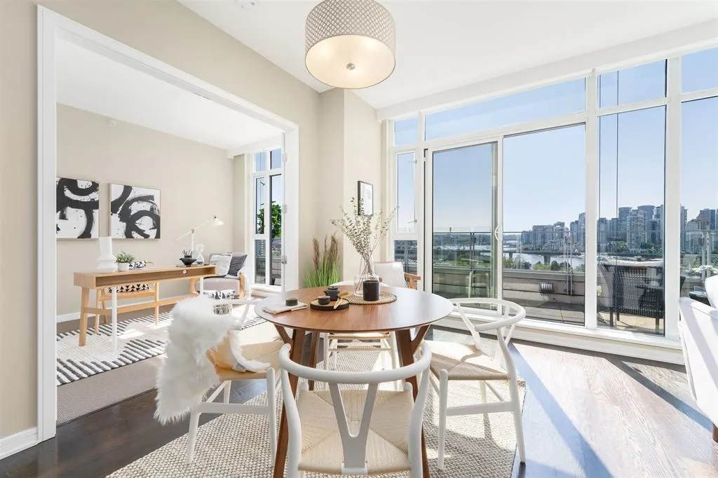 1004 1616 Columbia Street