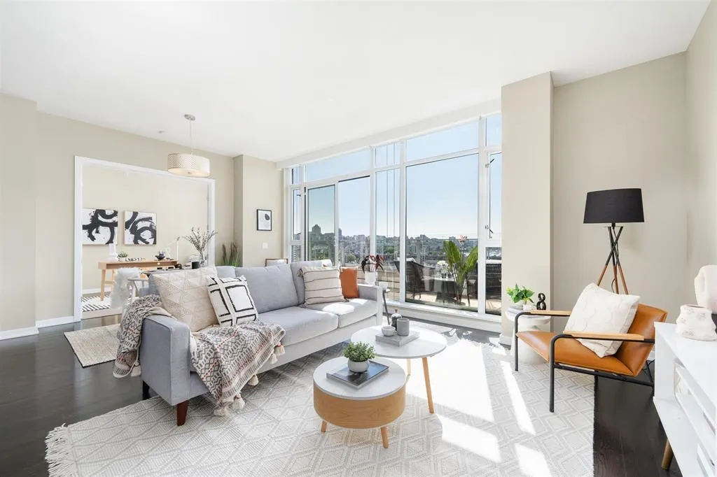 1004 1616 Columbia Street