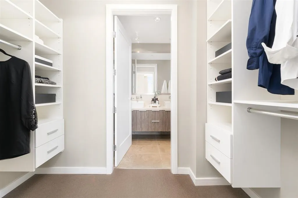 1004 1616 Columbia Street