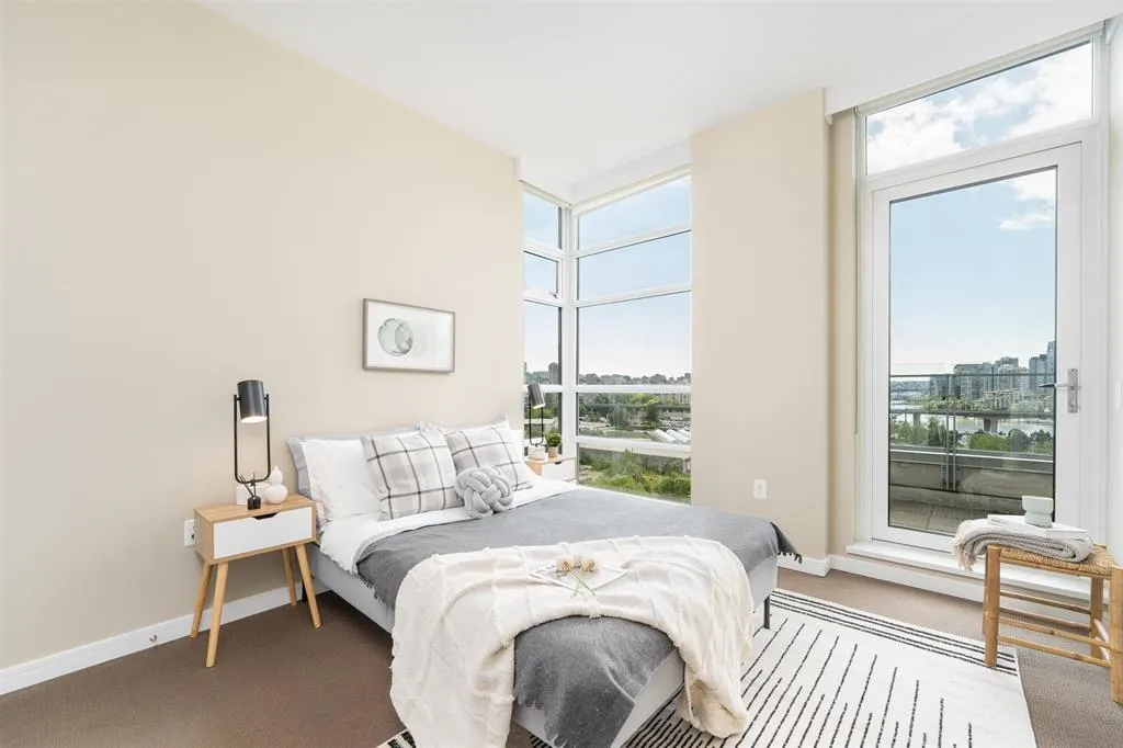 1004 1616 Columbia Street