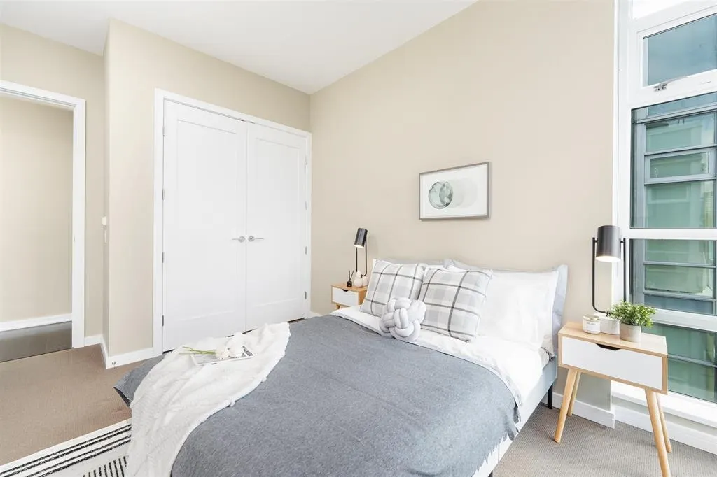 1004 1616 Columbia Street