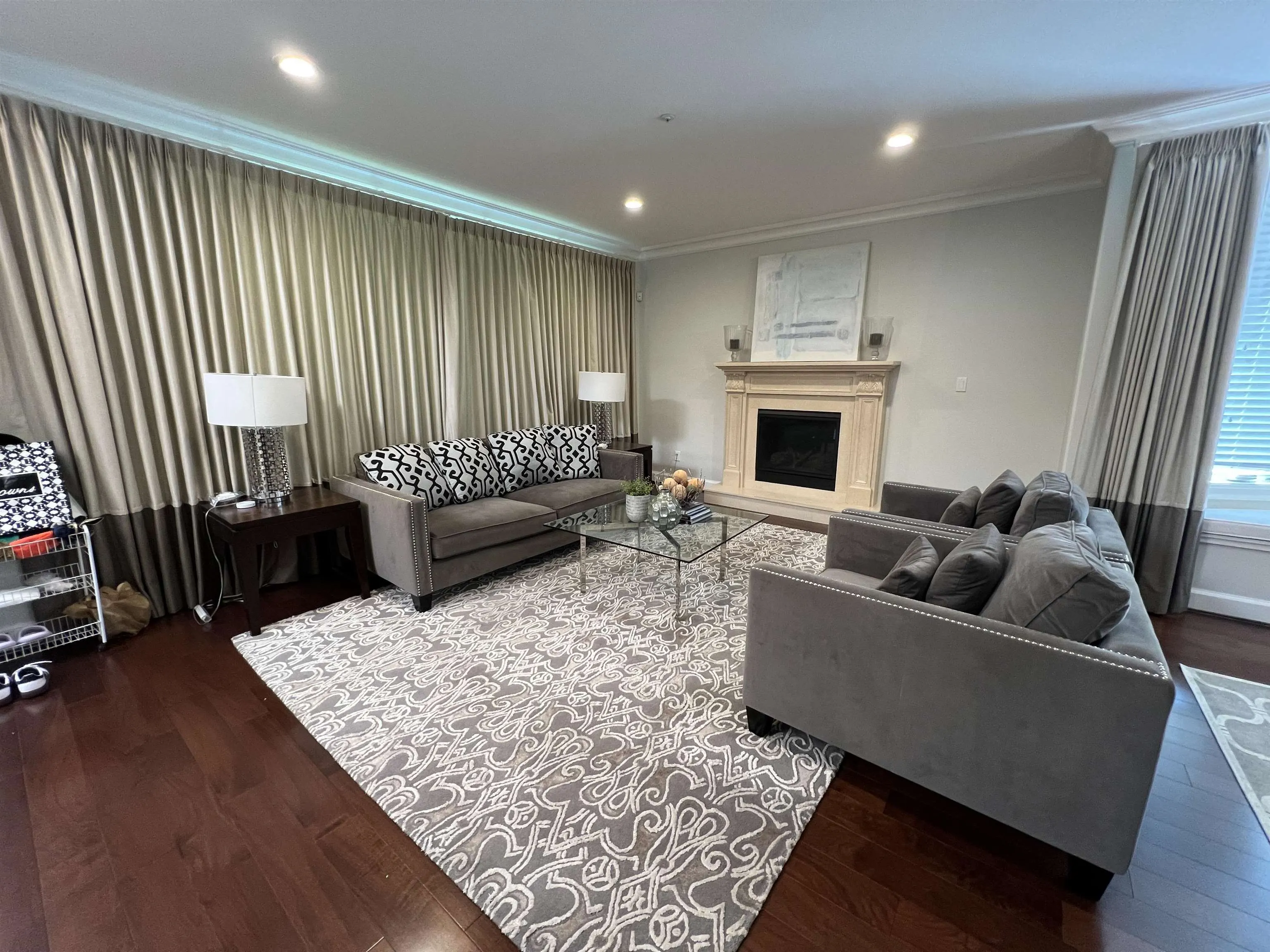 Main 71xx Angus Drive