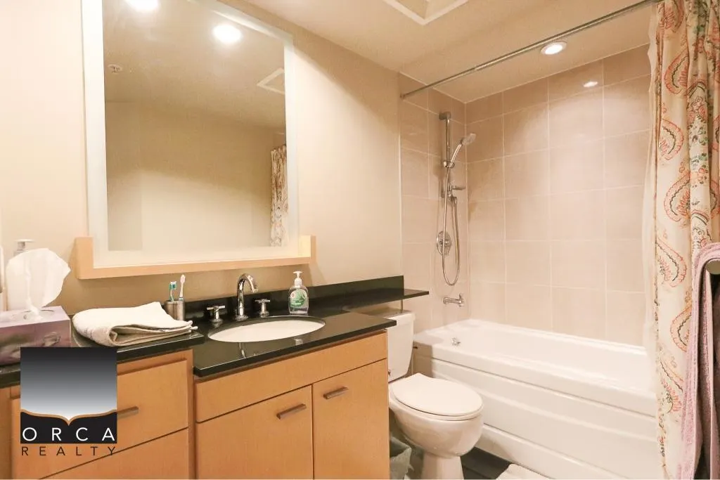 601 583 Beach Crescent