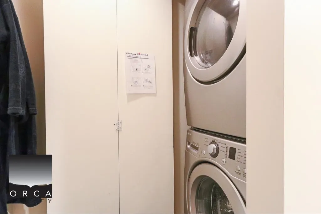 601 583 Beach Crescent