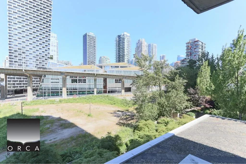 601 583 Beach Crescent