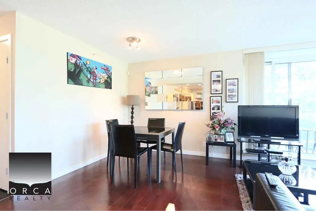 601 583 Beach Crescent