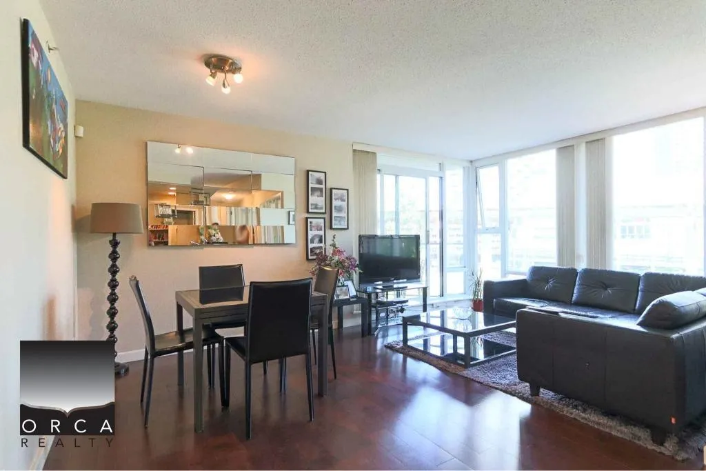 601 583 Beach Crescent