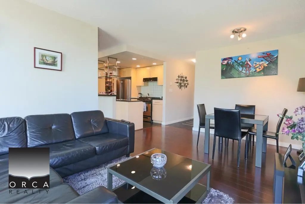 601 583 Beach Crescent