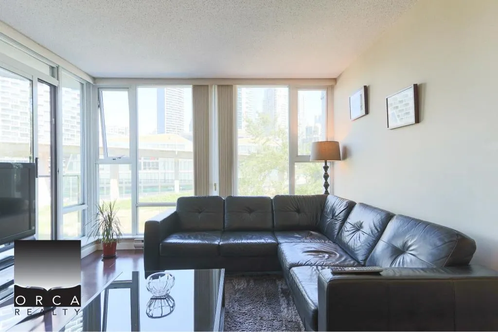 601 583 Beach Crescent