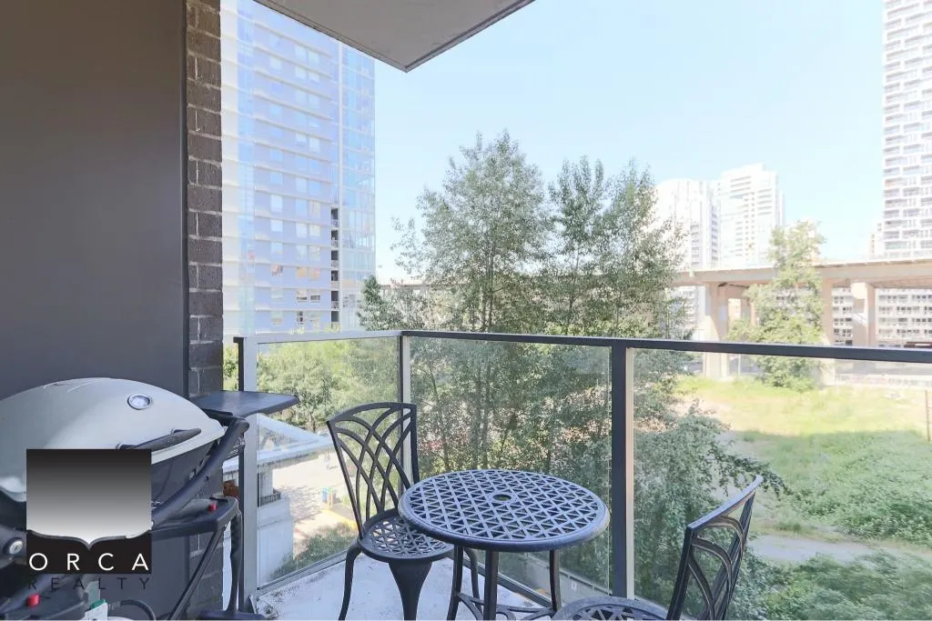 601 583 Beach Crescent