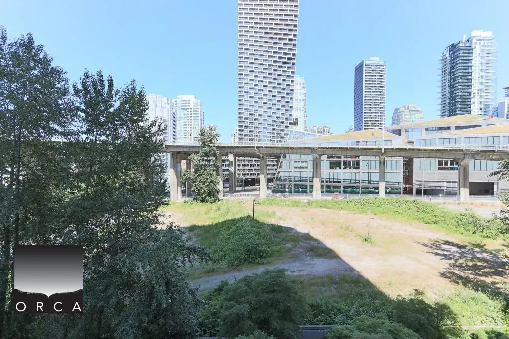 601 583 Beach Crescent