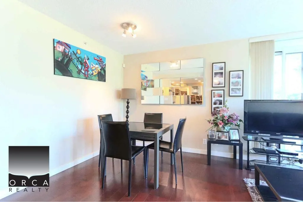 601 583 Beach Crescent