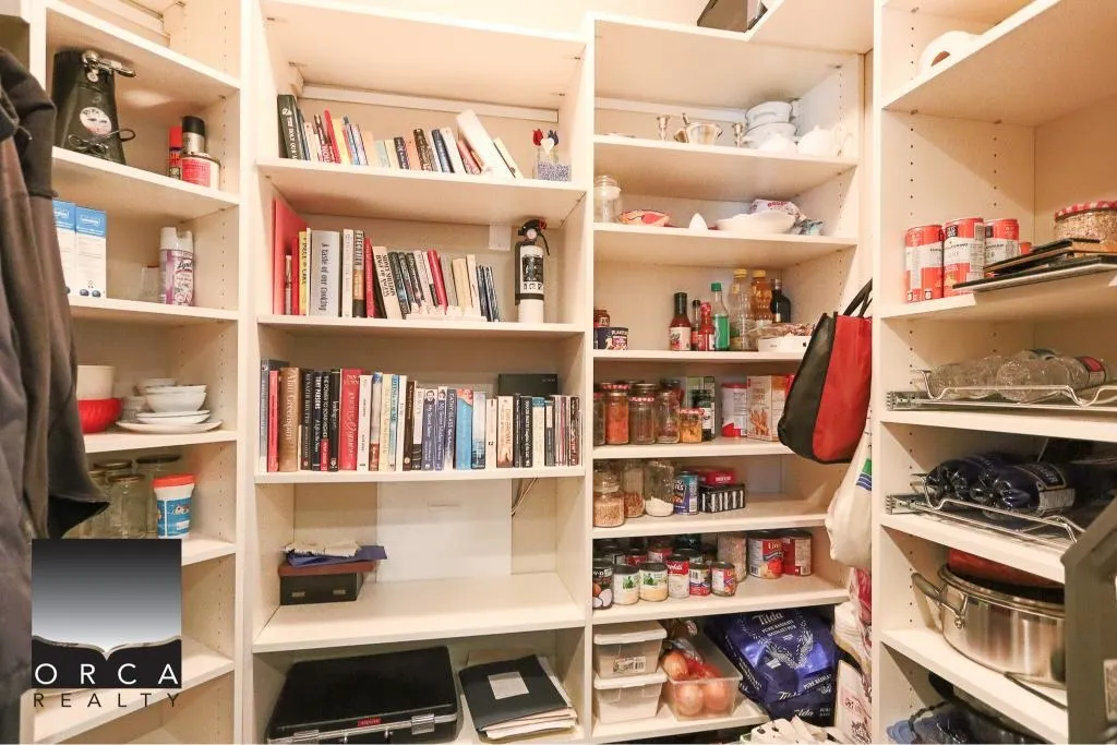 601 583 Beach Crescent