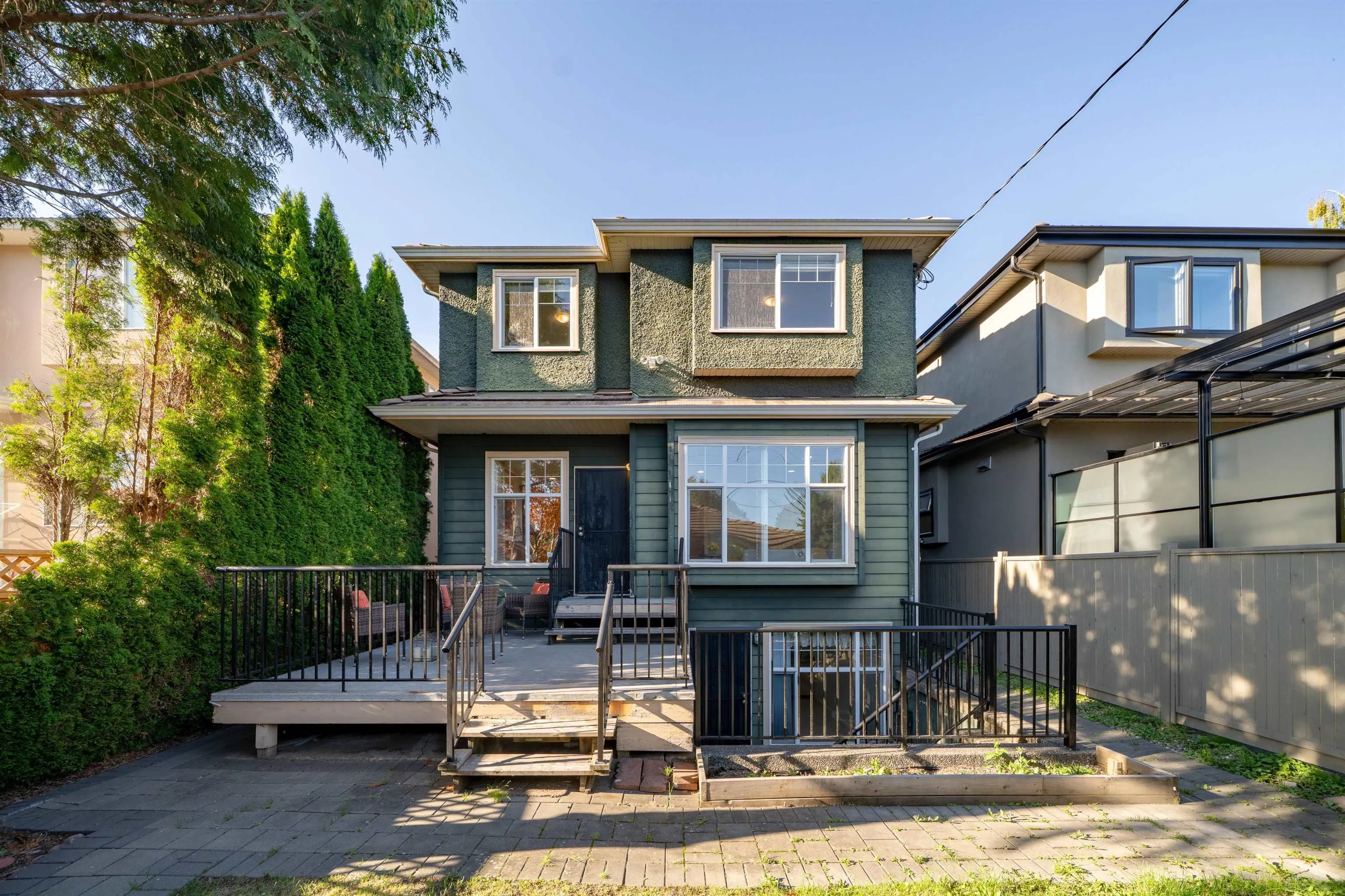 2818 W 19th Avenue