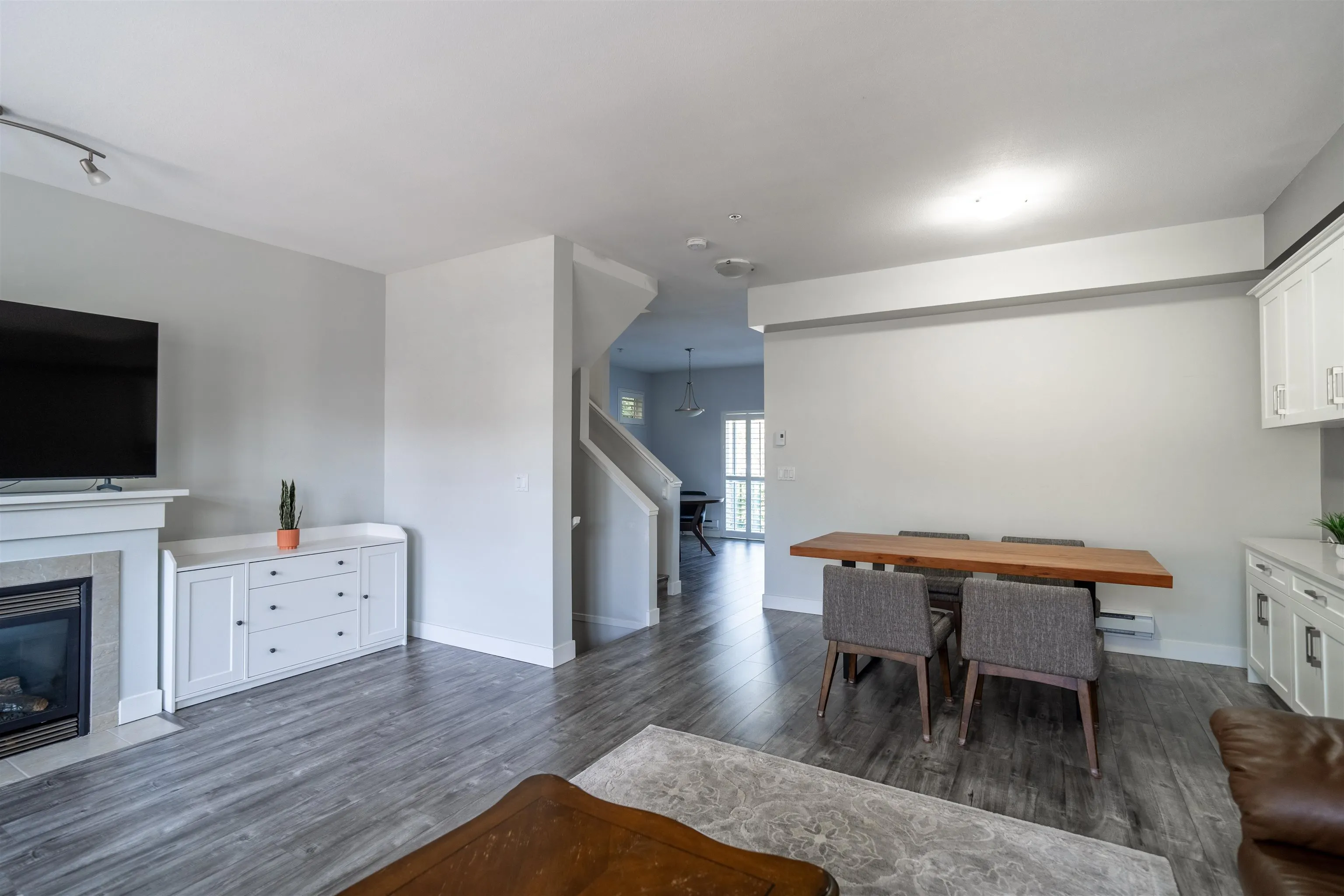 8 19932 70 Avenue