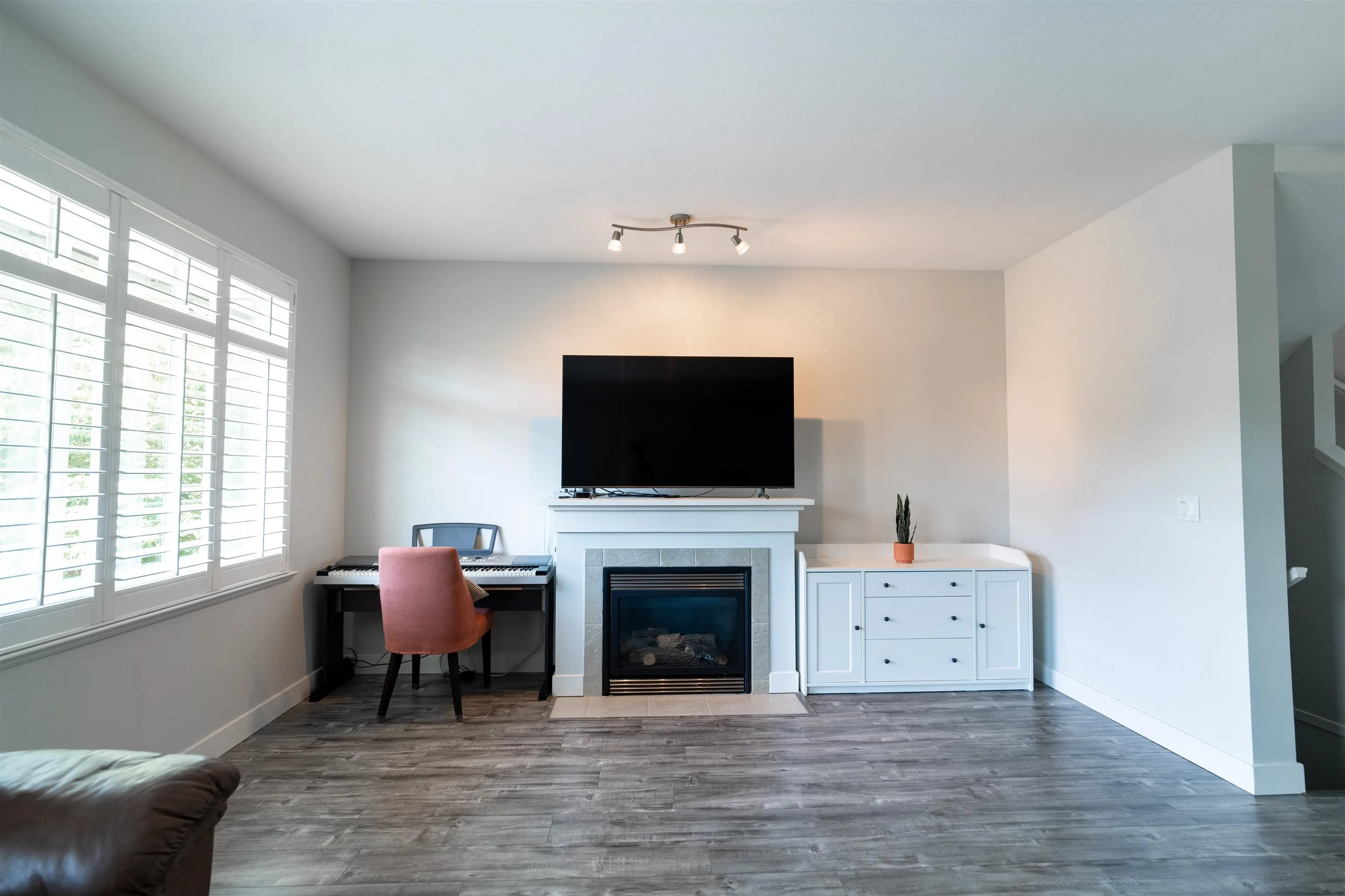8 19932 70 Avenue