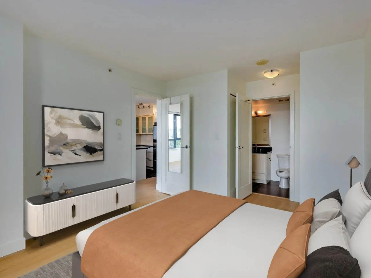 1607 1 Renaissance Square