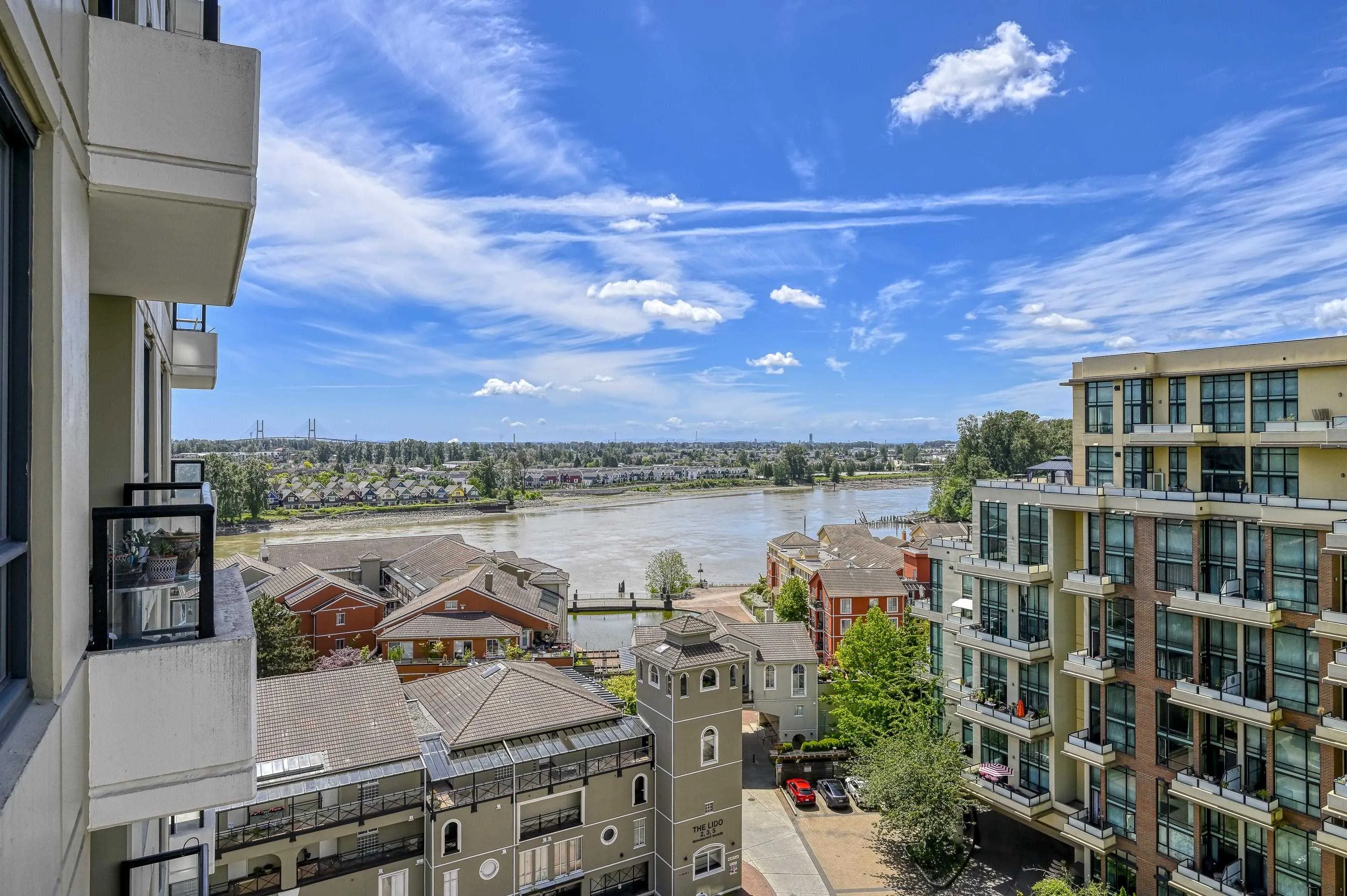 1607 1 Renaissance Square
