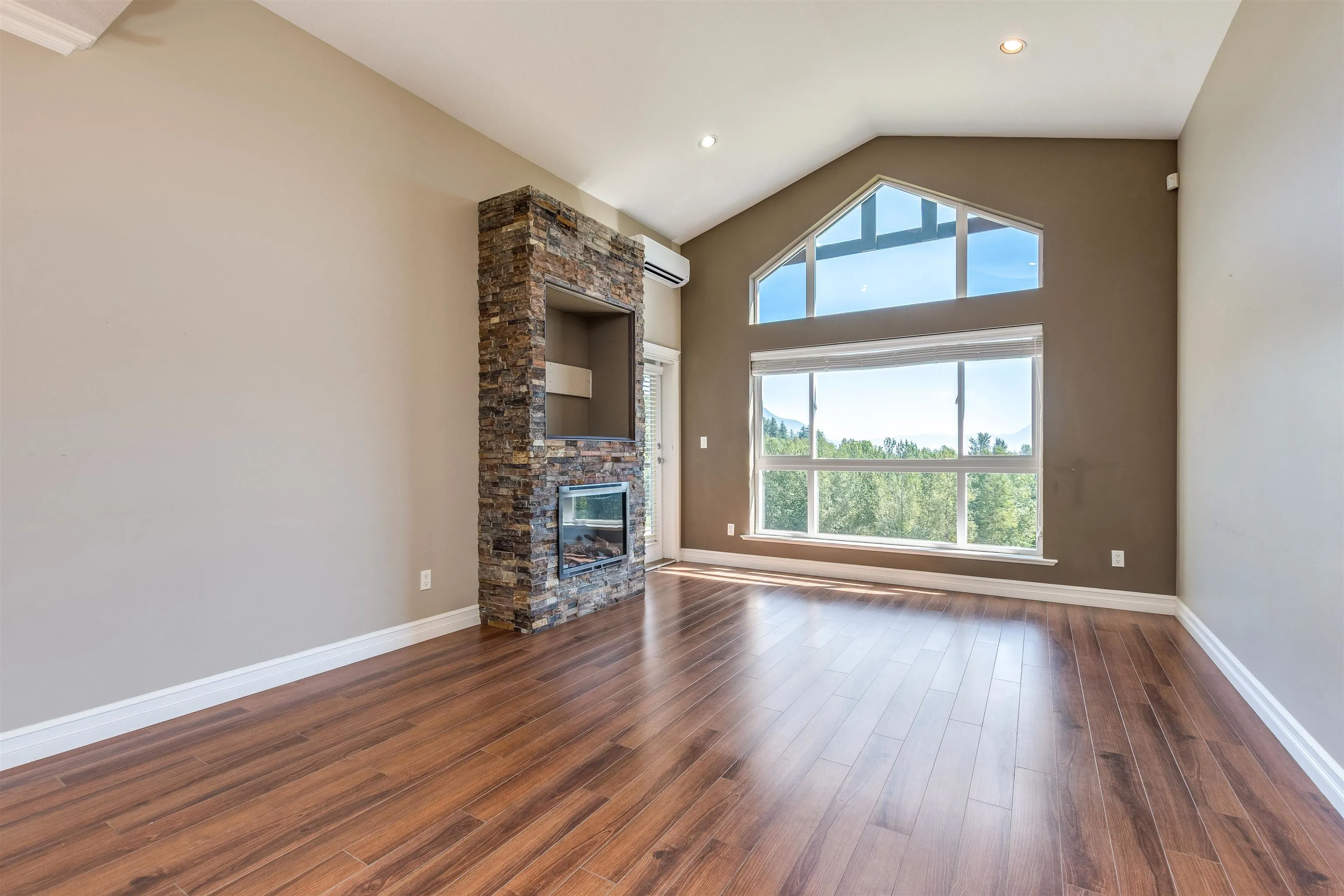 307 33755 7 Avenue