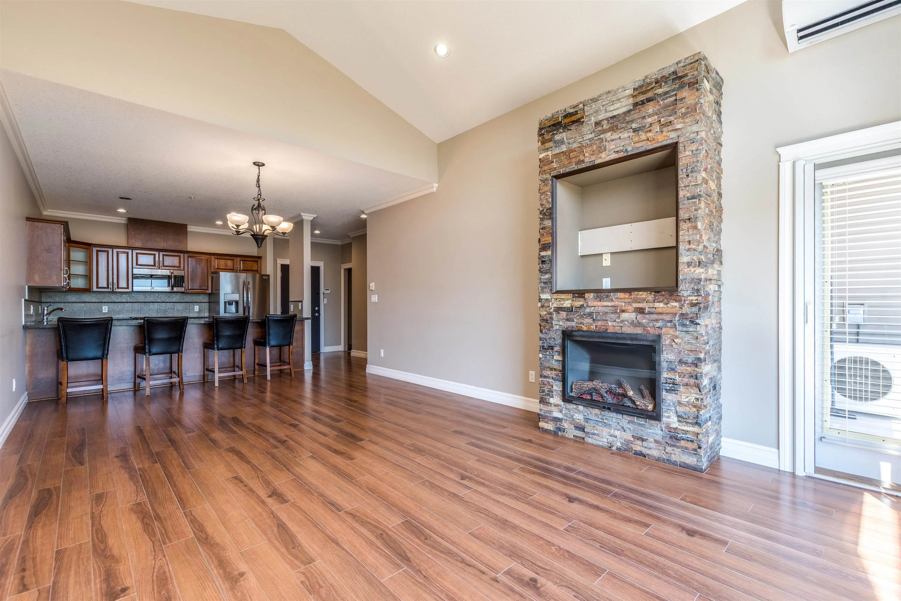 307 33755 7 Avenue
