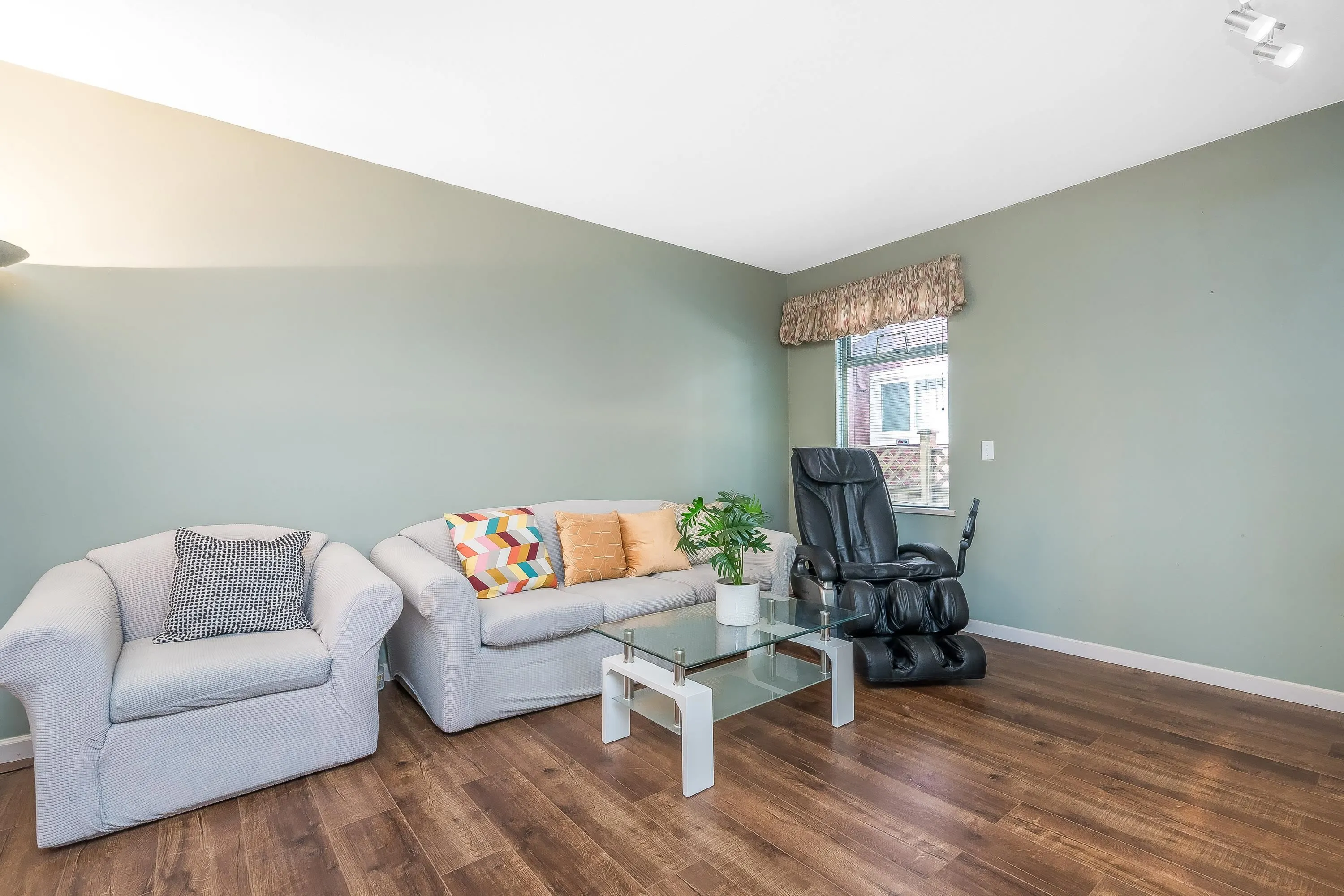 10862 160 Street