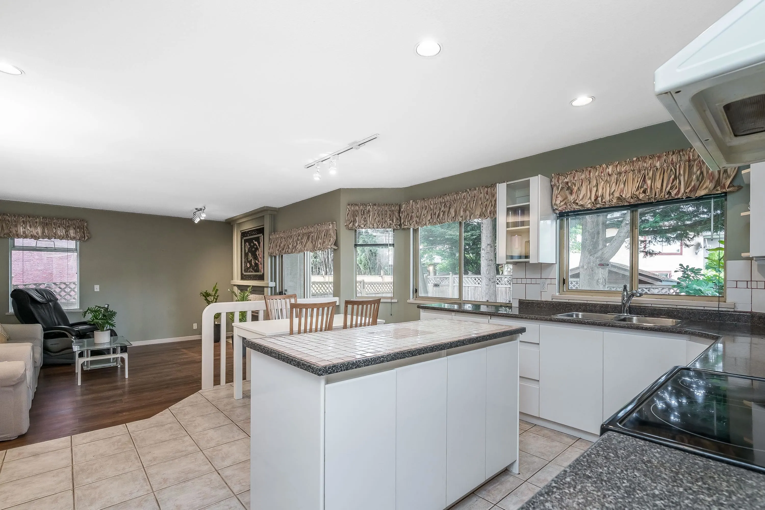 10862 160 Street