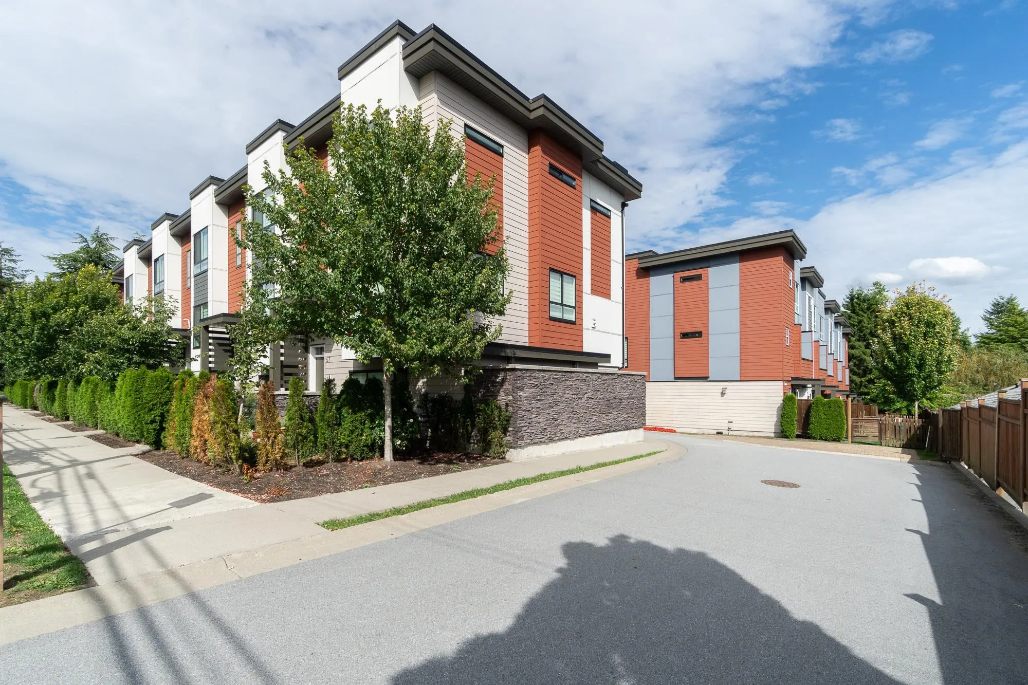 6 1670 160 Street